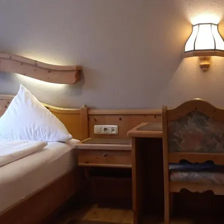 Zum Goldenen Kreuz Otel Moosbach (Oberpfalz)