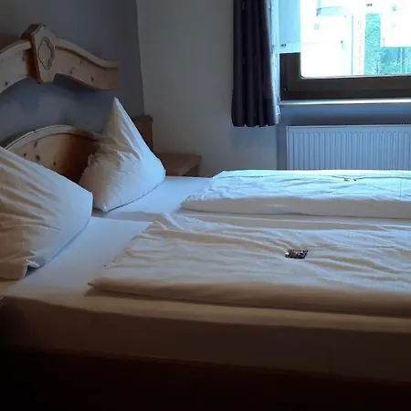 Otel Zum Goldenen Kreuz Moosbach (Oberpfalz)