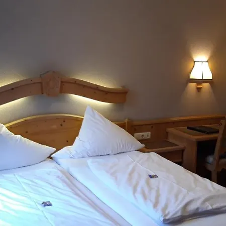 Zum Goldenen Kreuz Hotel 3*