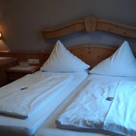 Zum Goldenen Kreuz Hotel 3*